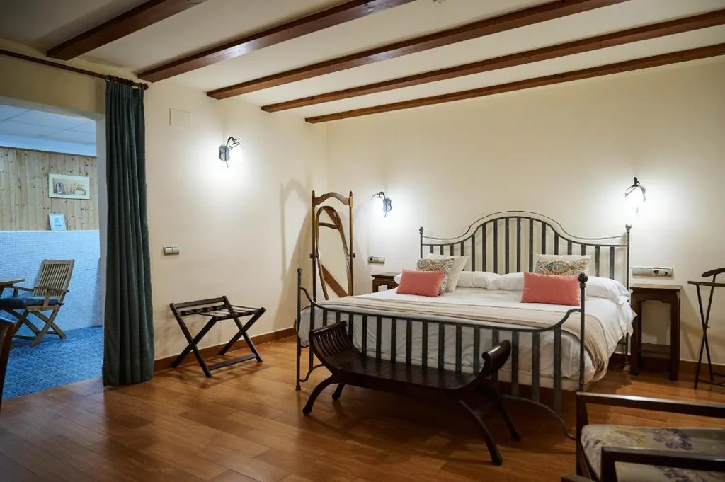 Suite con vasca idromassaggio e letto grande — Hotel Tossal d'Altea