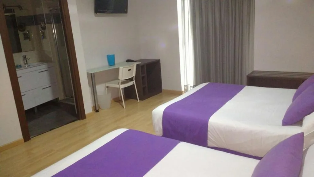 Quarto Quádruplo Standard — Hotel TossaMar