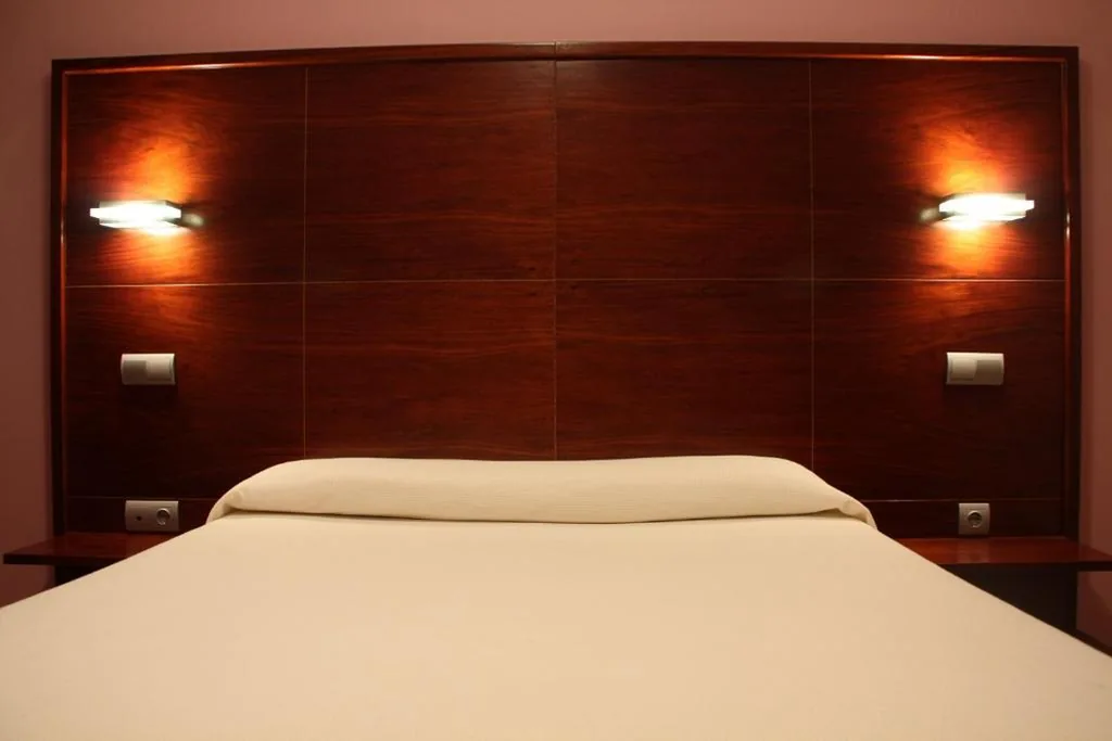 Standardzimmer mit 1 großem Doppelbett — Hotel Tremazal