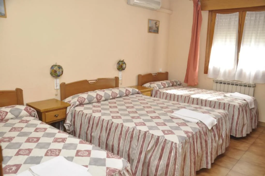 Vierbettzimmer mit Bad — Hotel Tres Arcos