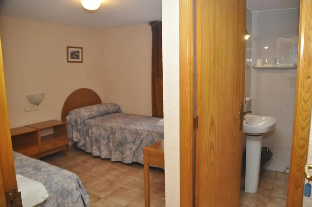 Doppelzimmer mit 2 Betten — Hotel Tres Arcos
