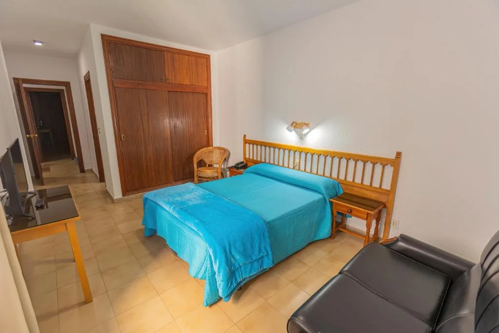 Habitación Doble - 2 camas — Hotel Tres Jotas Conil