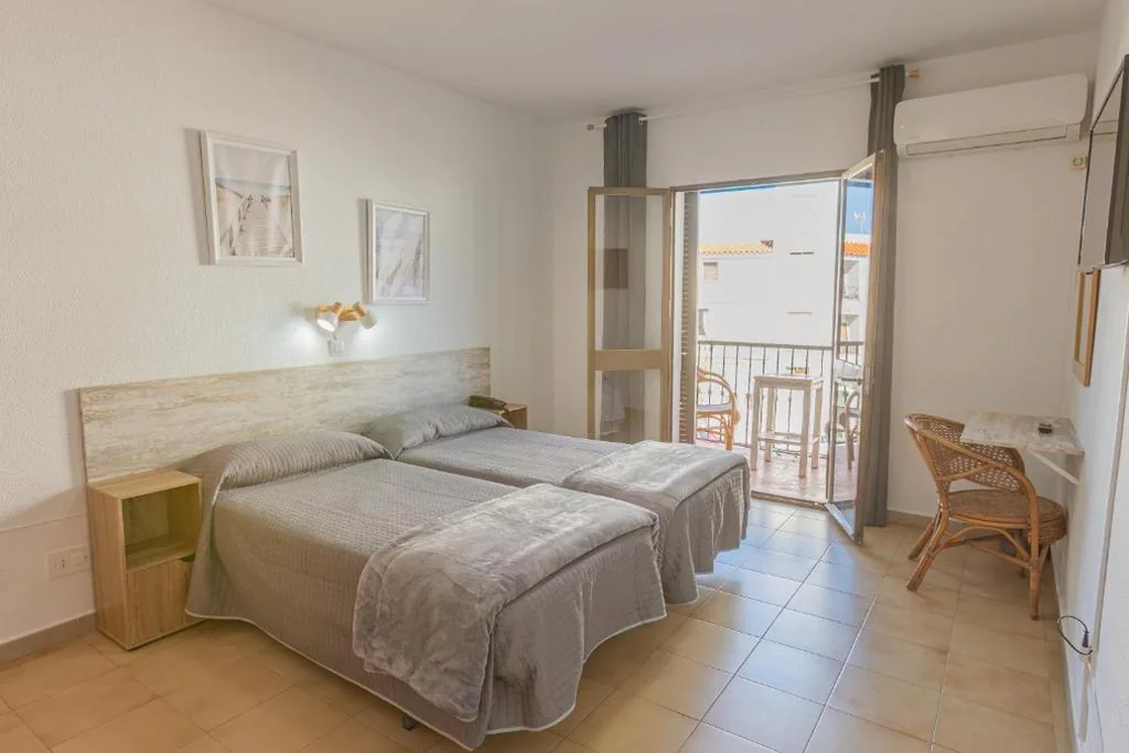 Habitación Doble con terraza — Hotel Tres Jotas Conil