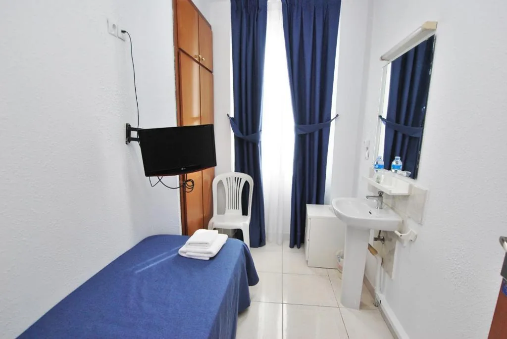 Einzelzimmer mit Gemeinschaftsbad — Hotel Tres Leones
