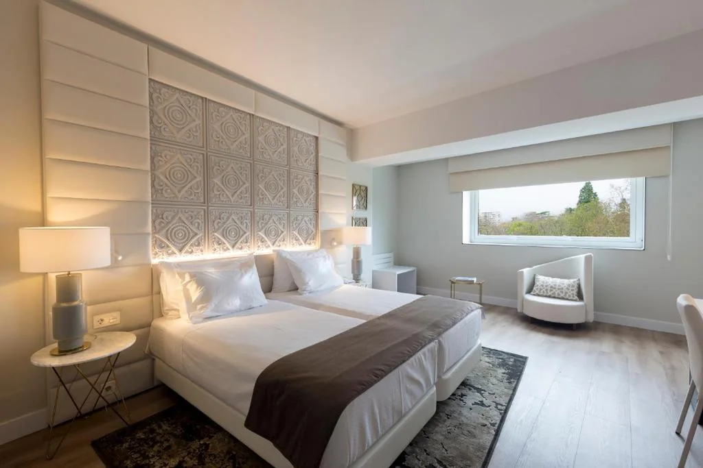 双人间（带加床）- 1 张或 2 张床（2 位成人 + 1 名儿童） — Hotel Tres Reyes Pamplona
