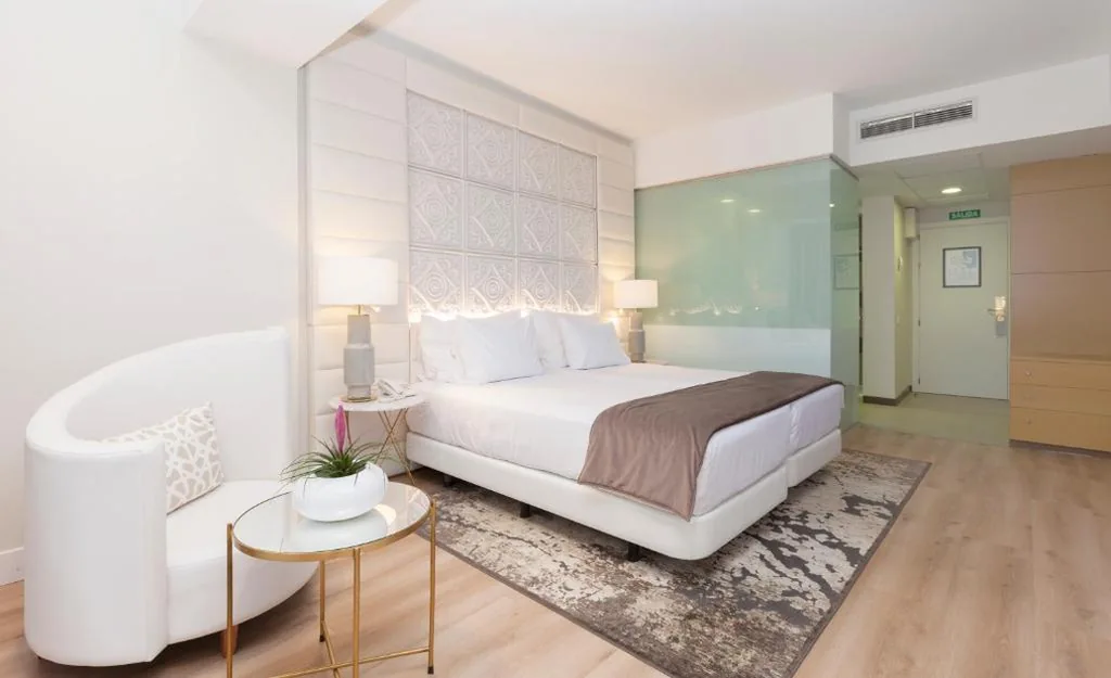 初级套房 — Hotel Tres Reyes Pamplona