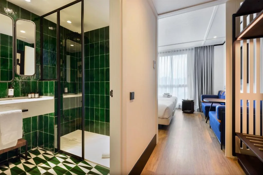 Dreibettzimmer (2 Erwachsene + 1 Kind) — Hotel Tres Reyes San Sebastián