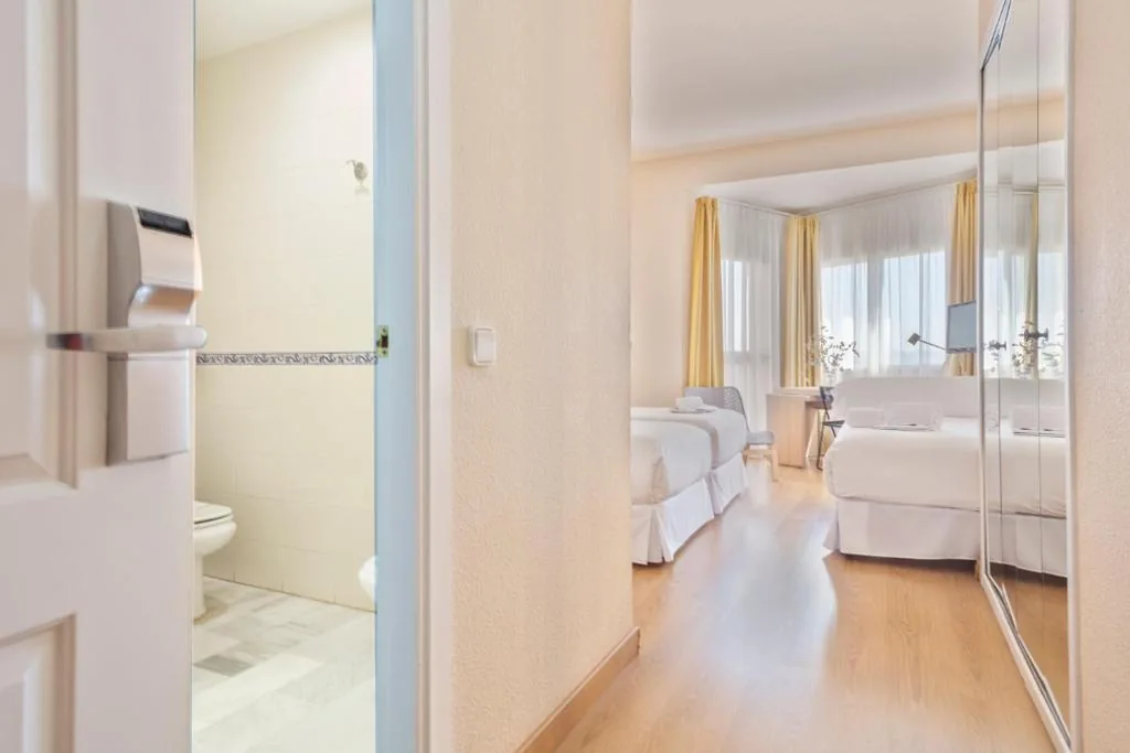 Double Room with Extra Bed (2 Adults + 1 Child) - 2 Beds — Hotel TRH La Motilla