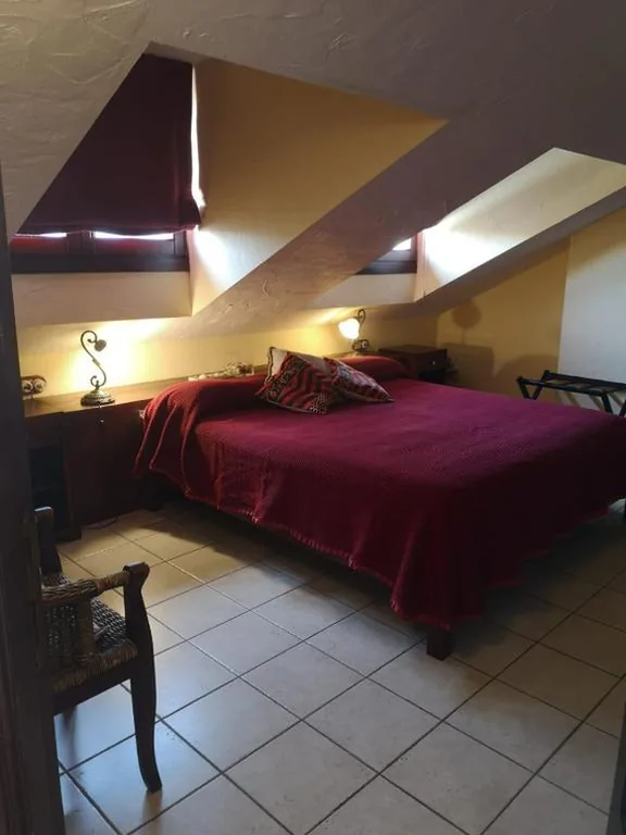 Quarto com cama extragrande — Hotel Triskel