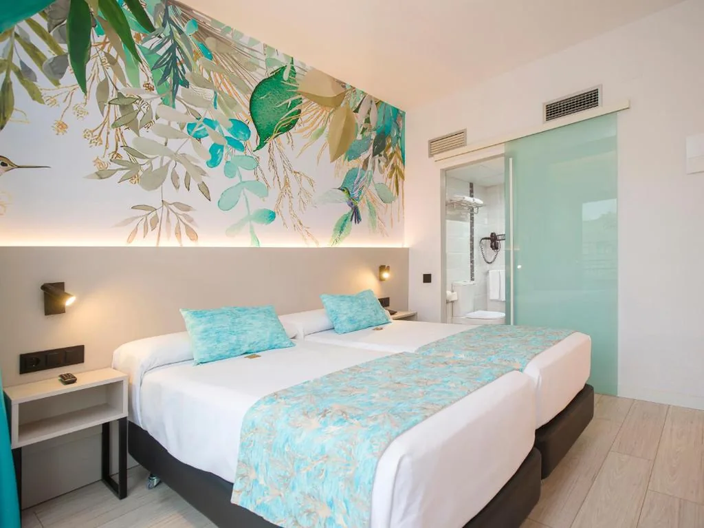 双人间（带阳台）- 2张床 — Hotel Tropical