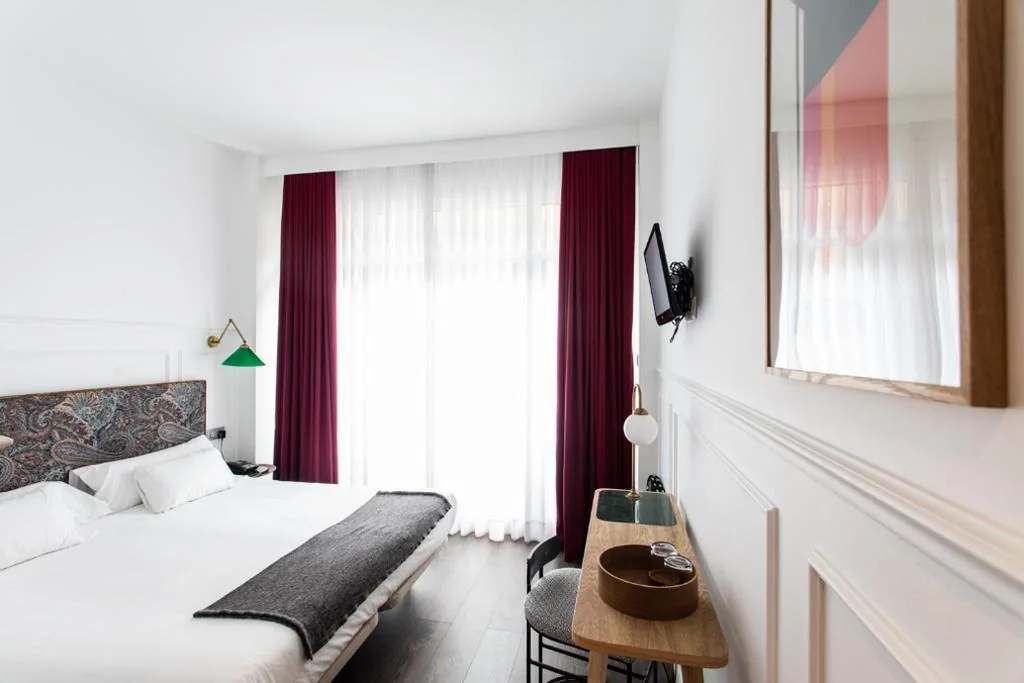 Deluxe Double Room with Balcony — Hotel Trueba