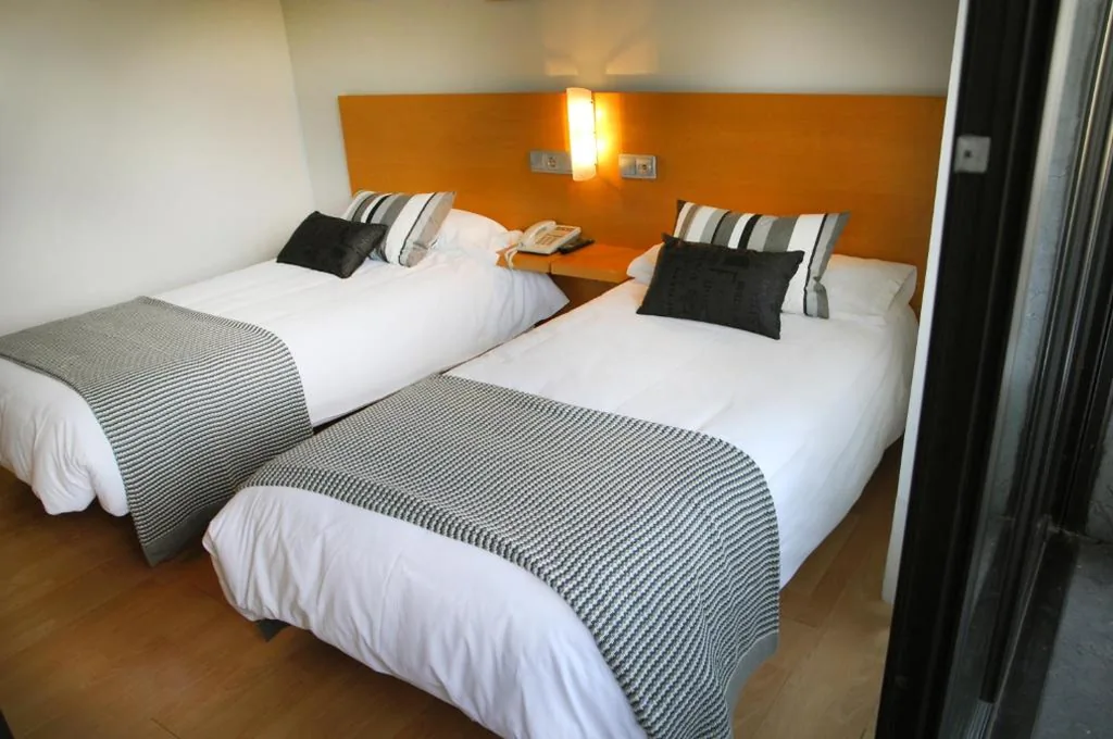 Habitación Cuádruple con ducha — Hotel Txintxua