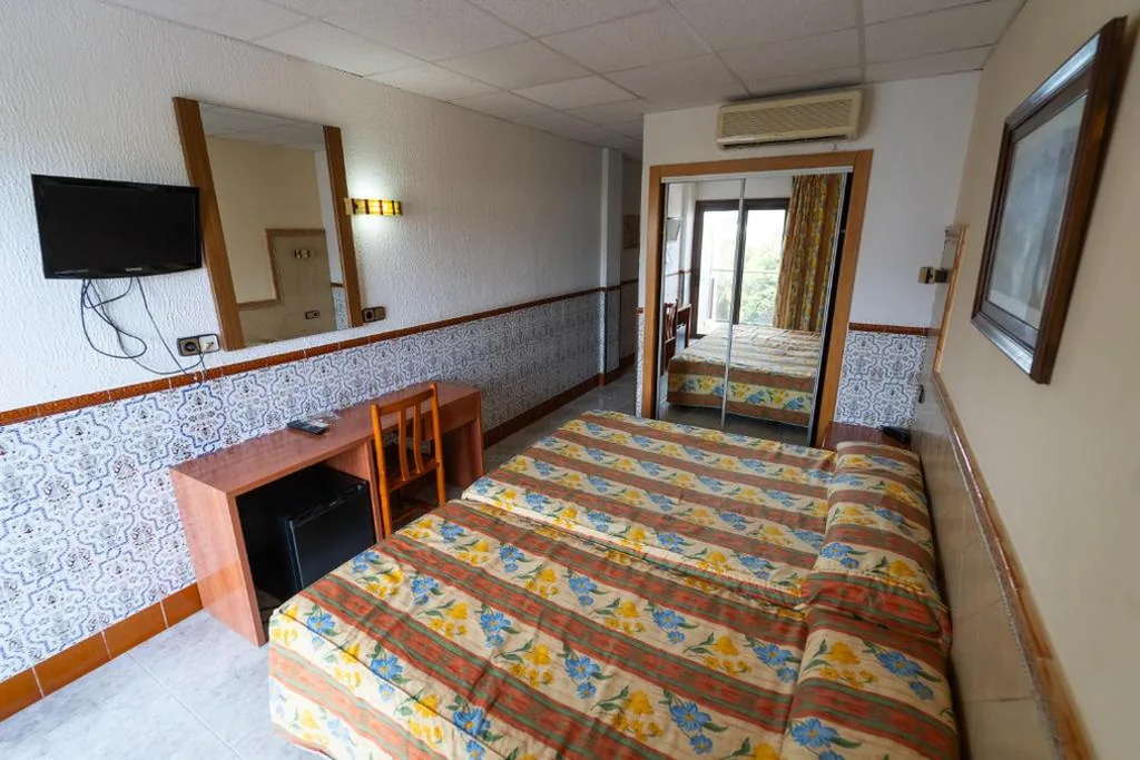 Camera quadrupla (2 adulti + 2 bambini) — Hotel Univers