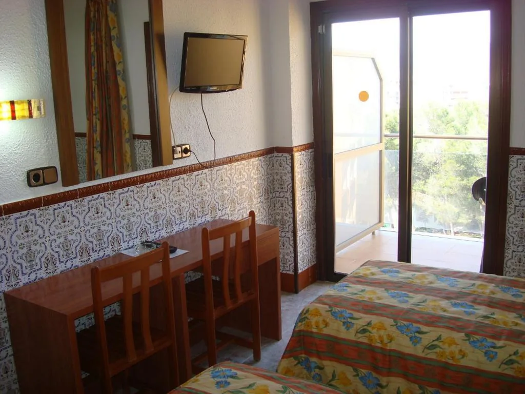 Camera doppia con vista sulla piscina - 2 adulti e 1 bambino — Hotel Univers
