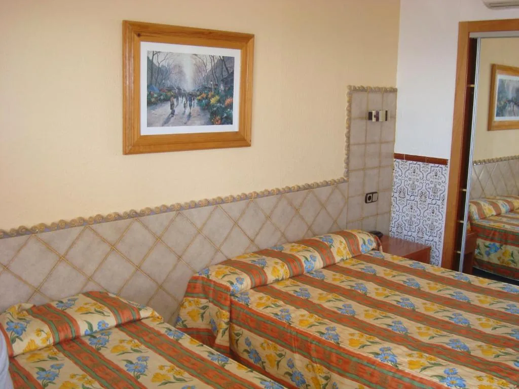 Camera doppia Standard (2 adulti + 1 bambino) — Hotel Univers