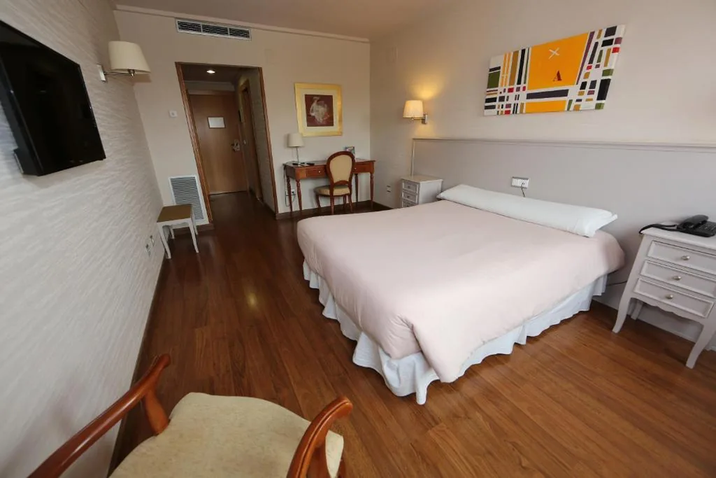Habitación Doble con aparcamiento incluido — Hotel Universidad