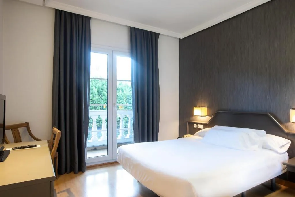 Doppelzimmer mit Balkon — Hotel Urdanibia Park