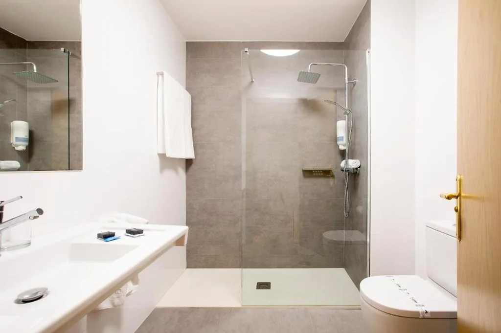 Dreibettzimmer — Hotel Urdanibia Park