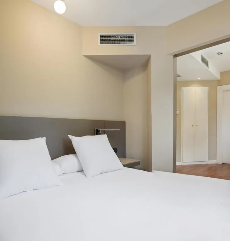 Tweepersoonskamer met uitzicht op de rivier — Hotel Ureder