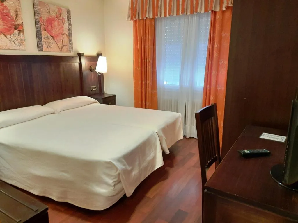 Habitación cuádruple — Hotel Urogallo