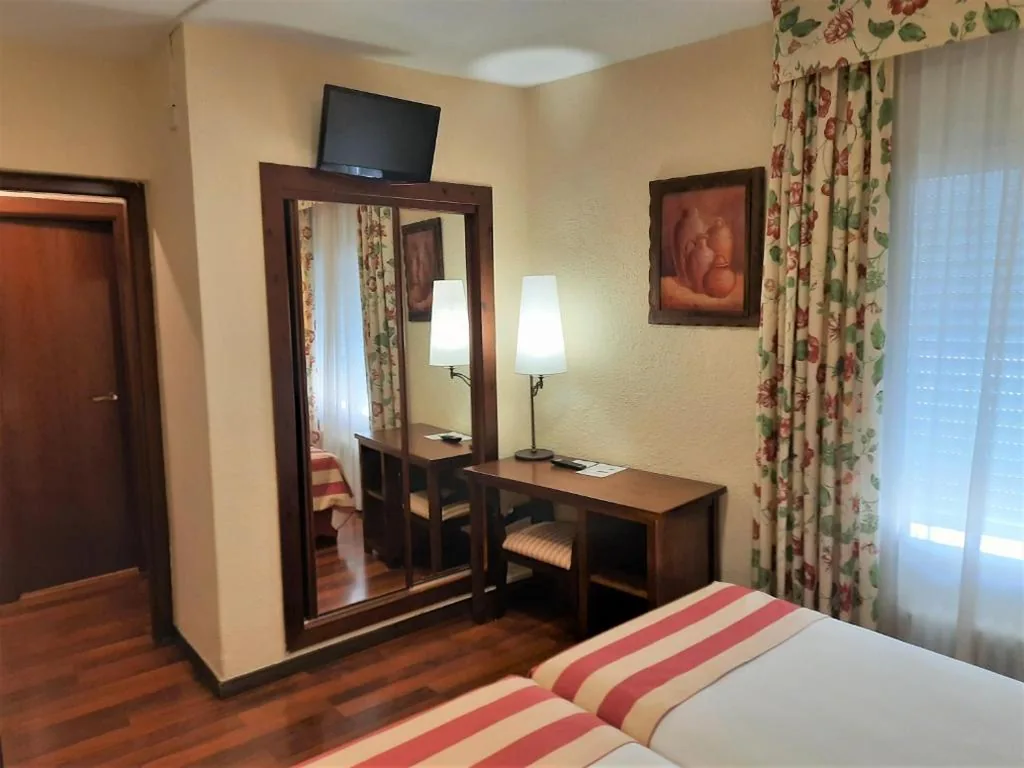 Habitación Doble Económica — Hotel Urogallo