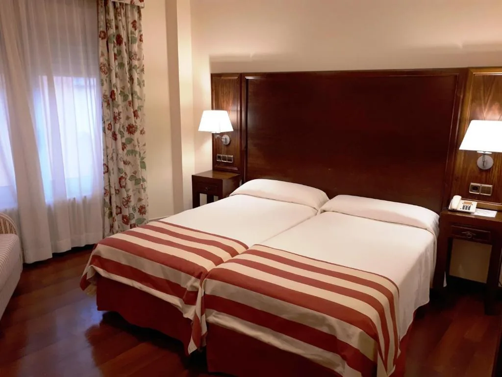 Habitación Doble Estándar — Hotel Urogallo