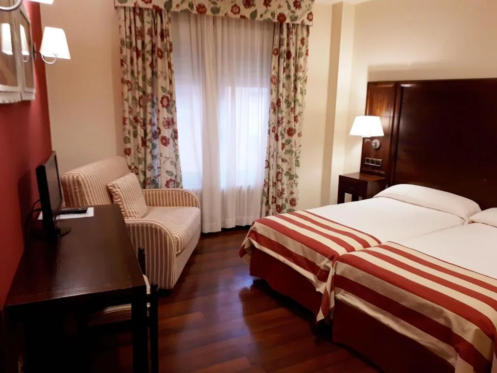 Habitación Doble — Hotel Urogallo