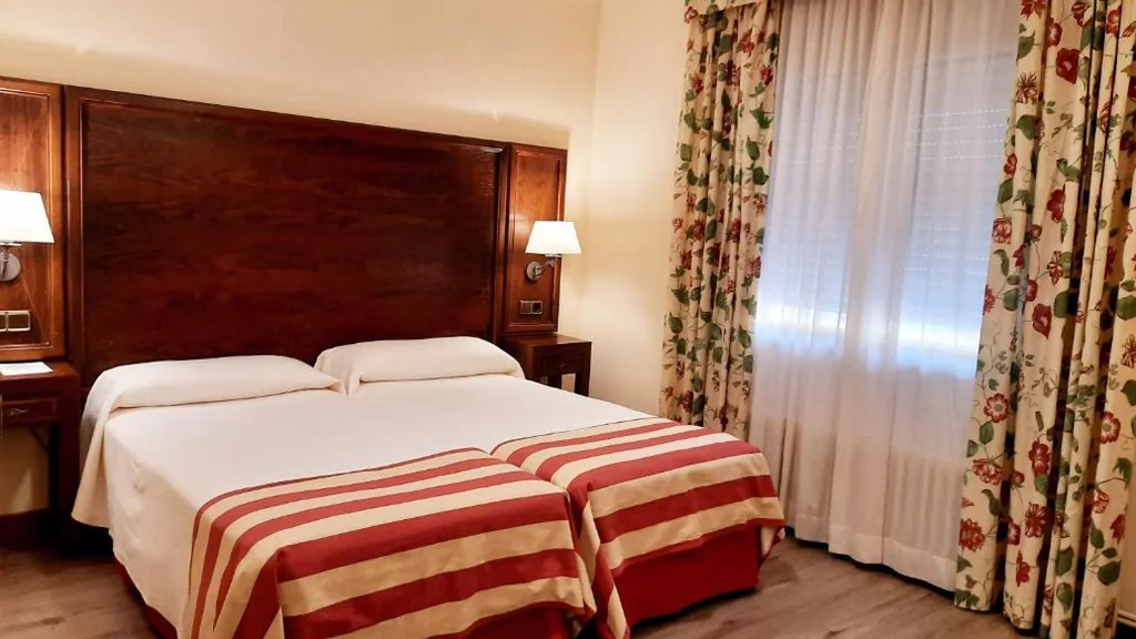 Habitación Doble Superior — Hotel Urogallo