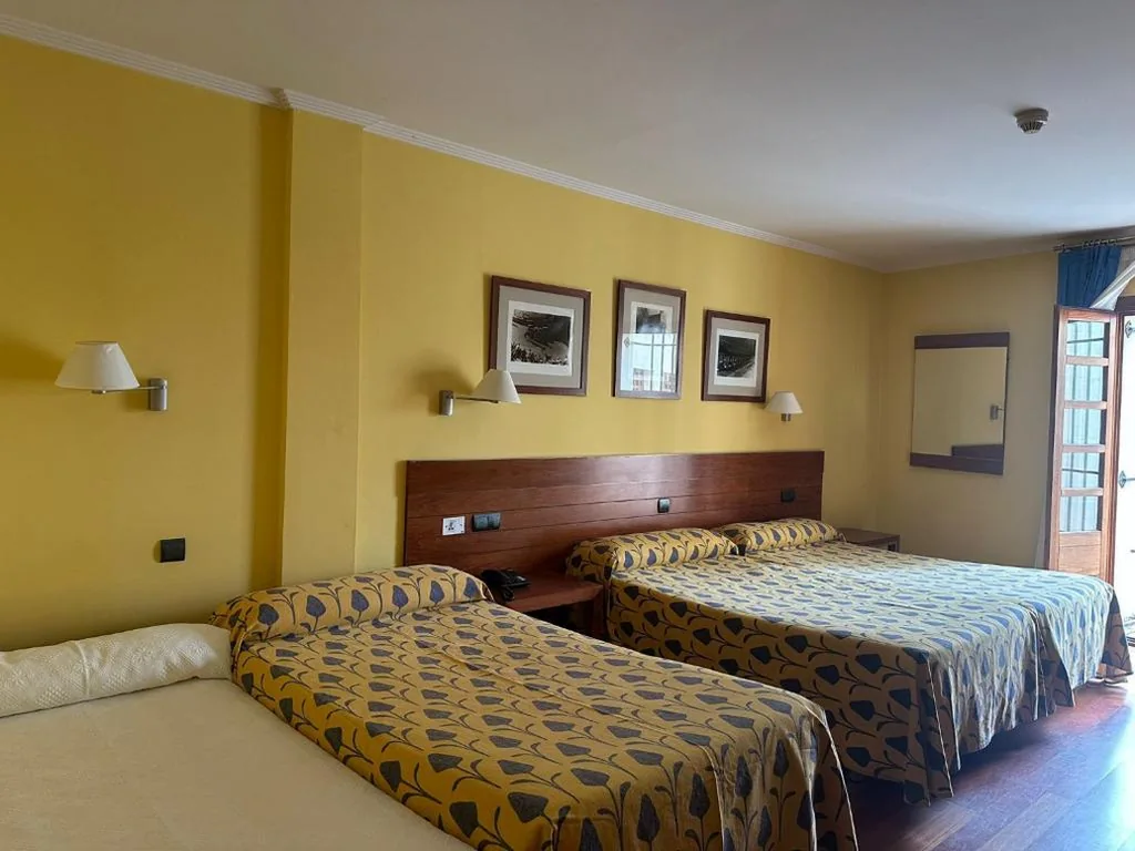 Vierbettzimmer — Hotel Vado del Duratón