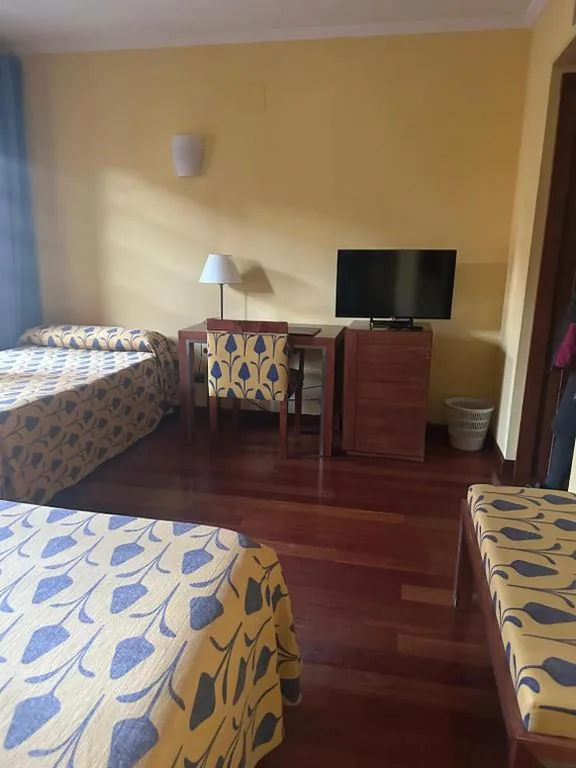 Dreibettzimmer — Hotel Vado del Duratón