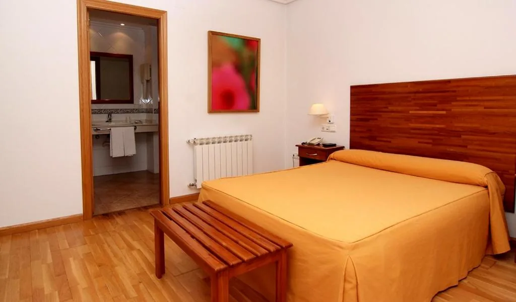 Quarto Clássico com cama grande — Hotel Valcarce Camino de Santiago