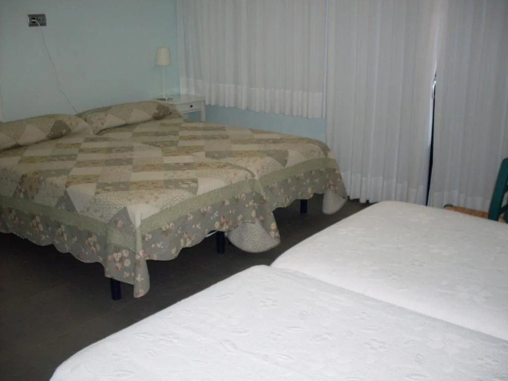 Chambre Familiale avec terrasse — Hotel Valdelinares (Soria)