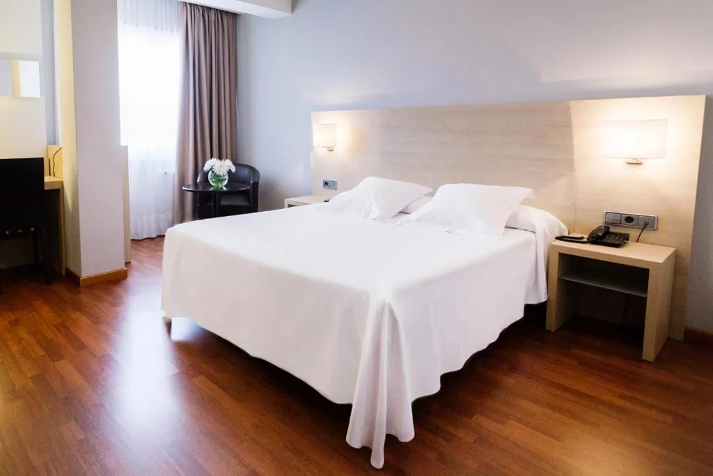 含停车位经济型双人间 — Hotel Valencia
