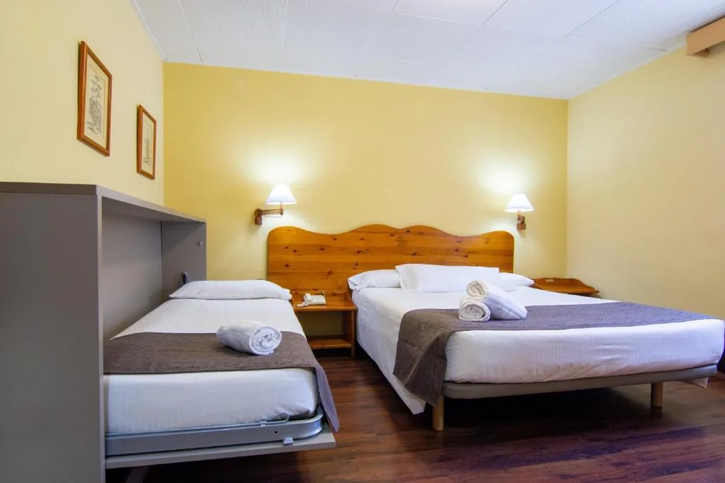 Chambre Triple (2 adultes + 1 enfant) — Hotel Vall de Núria
