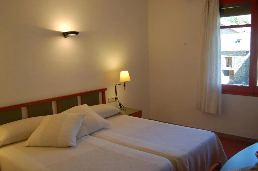 Doppelzimmer mit 1 oder 2 Betten — Hotel Vall Ferrera