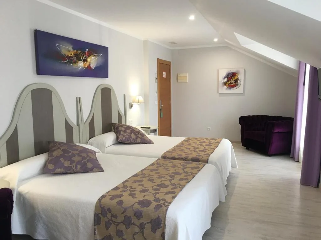 Camera tripla (2 adulti + 1 bambino) — Hotel Valle de Cabezón