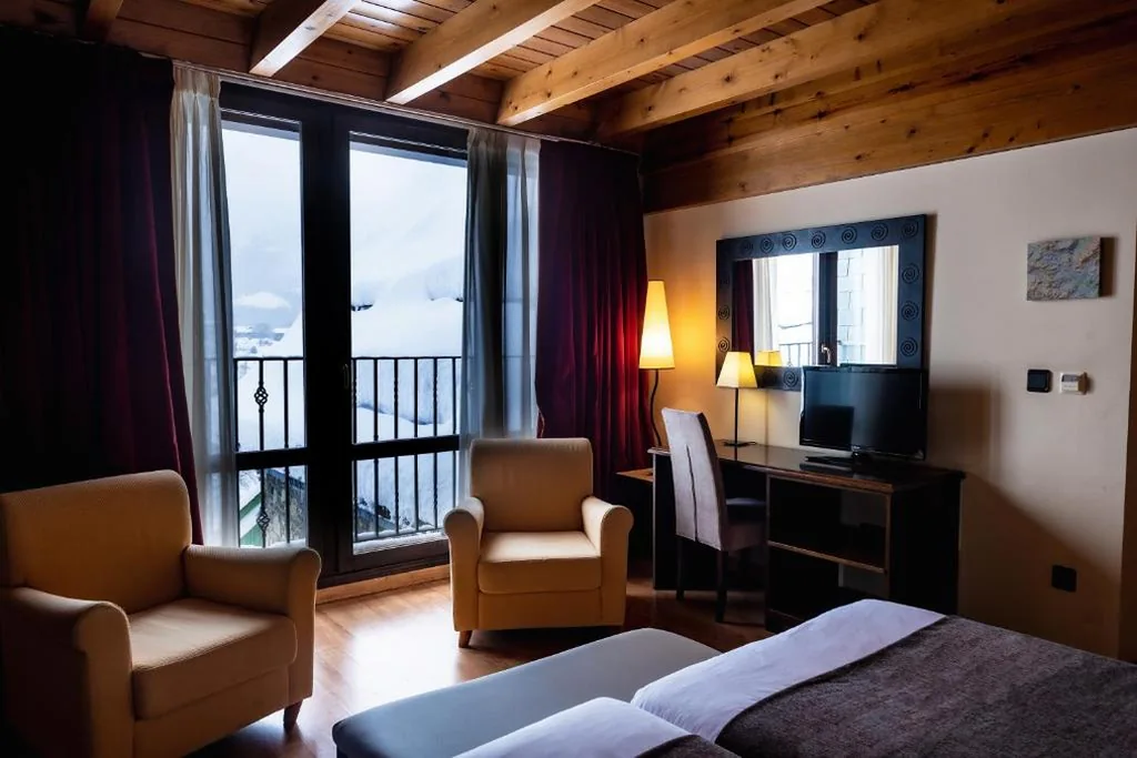 Habitación Doble Superior — Hotel Valle De Izas