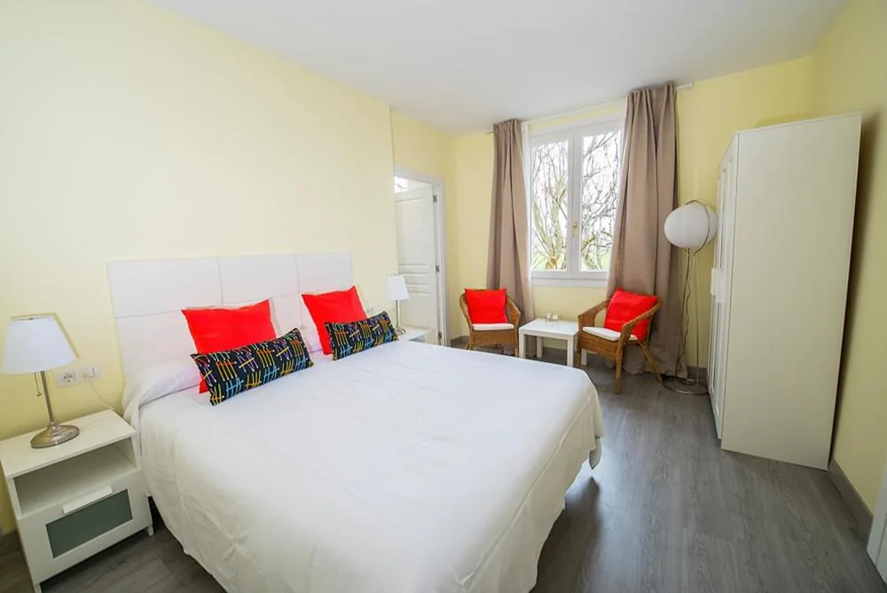 Deluxe-Zimmer mit großem Doppelbett — Hotel Valle del Oja