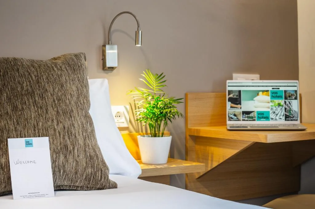 Quarto Duplo Deluxe - 2 camas — Hotel Vas Vitoria AutoCheckIn