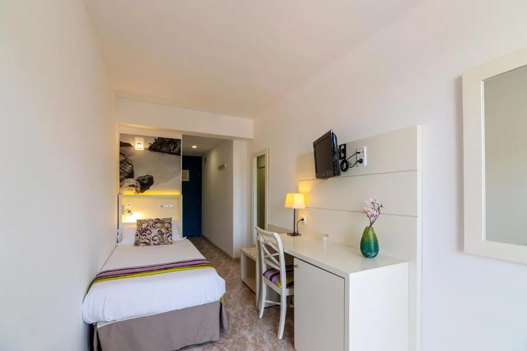 带阳台单人间 — Hotel Venecia Paguera