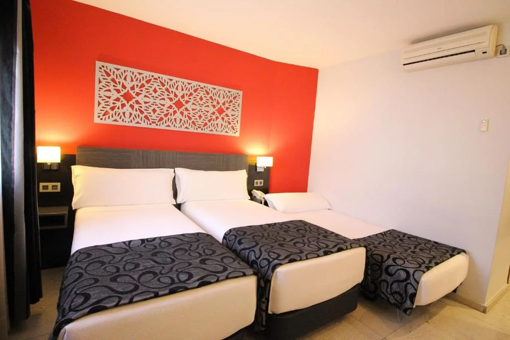 Camera doppia con letto supplementare — Hotel Venecia
