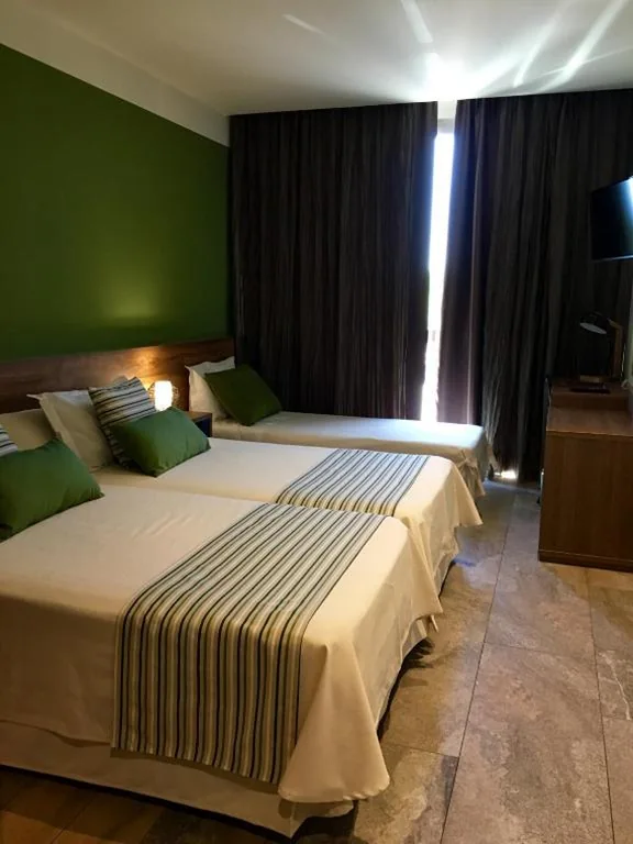 Komfort-Dreibettzimmer — Hotel Venta Baños
