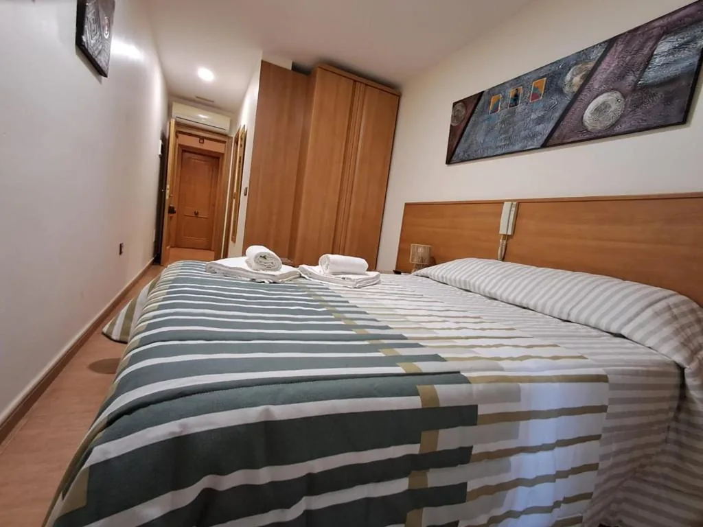 Habitación Doble con baño privado — Hotel venta de Tébar