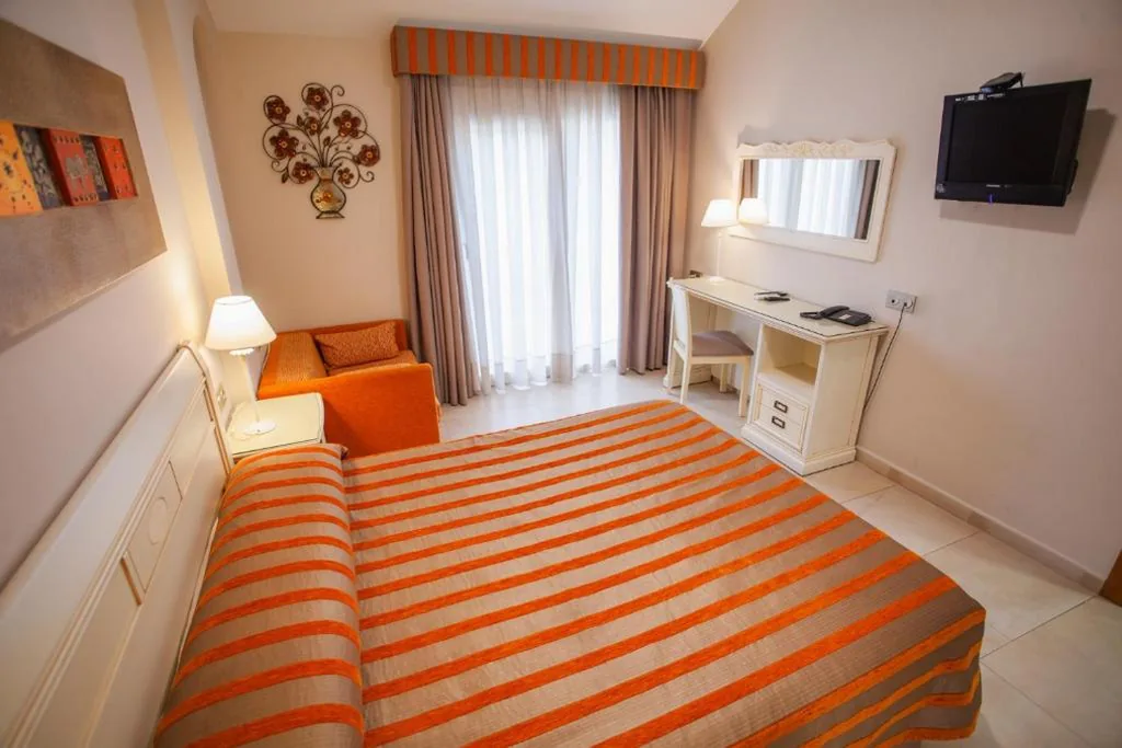 Deluxe双人间（2位成人＋1名儿童） — Hotel Versalles