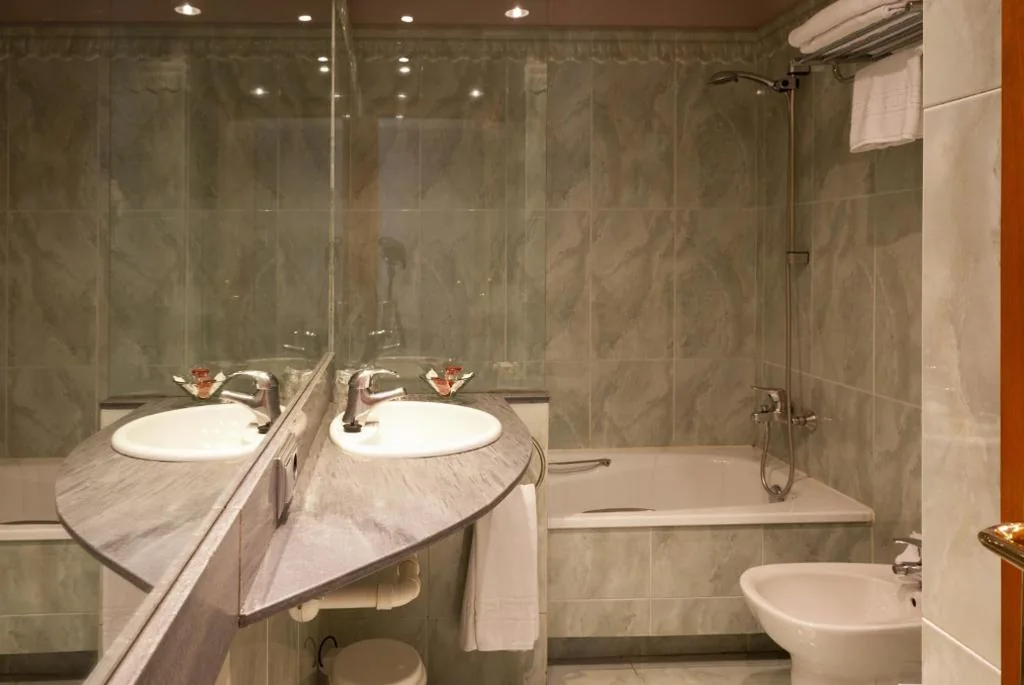 Vierbettzimmer — Hotel Vetusta