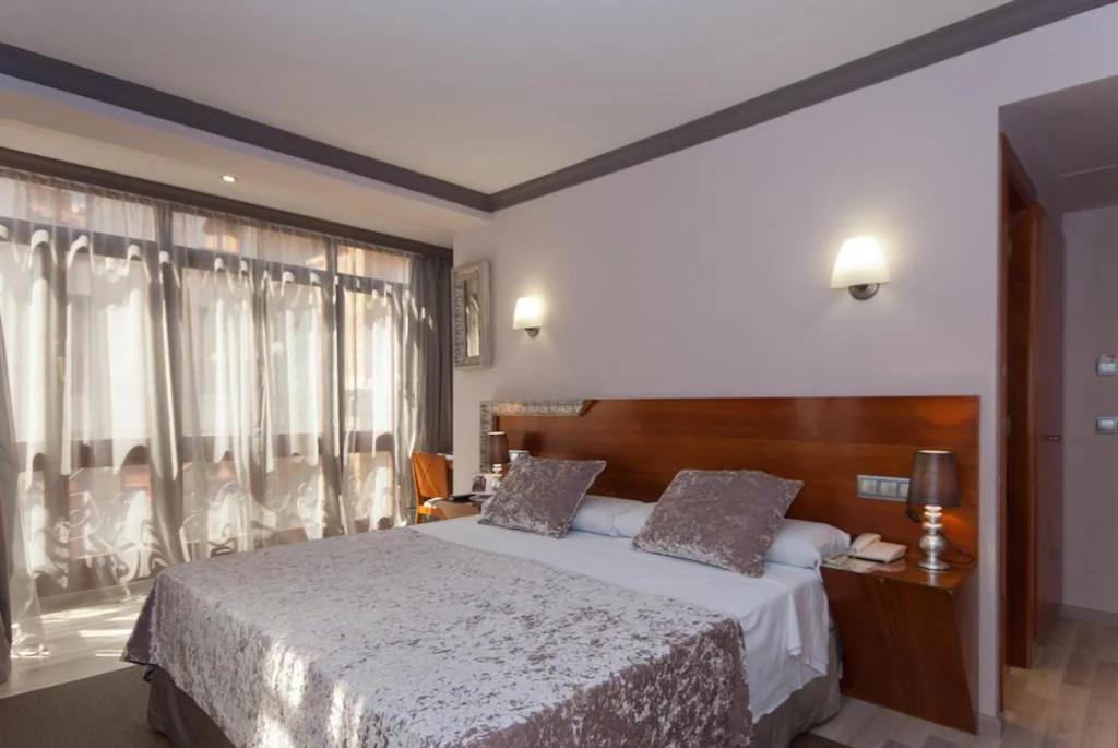 Standard-Doppelzimmer — Hotel Vetusta