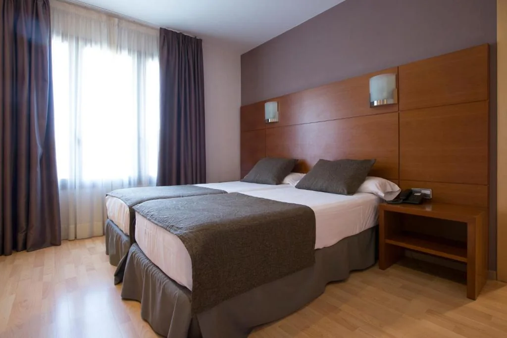 Chambre lits jumeaux — Hotel Via Augusta