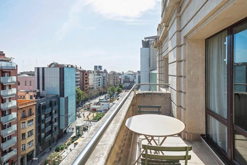 Chambre lits jumeaux avec balcon — Hotel Via Augusta