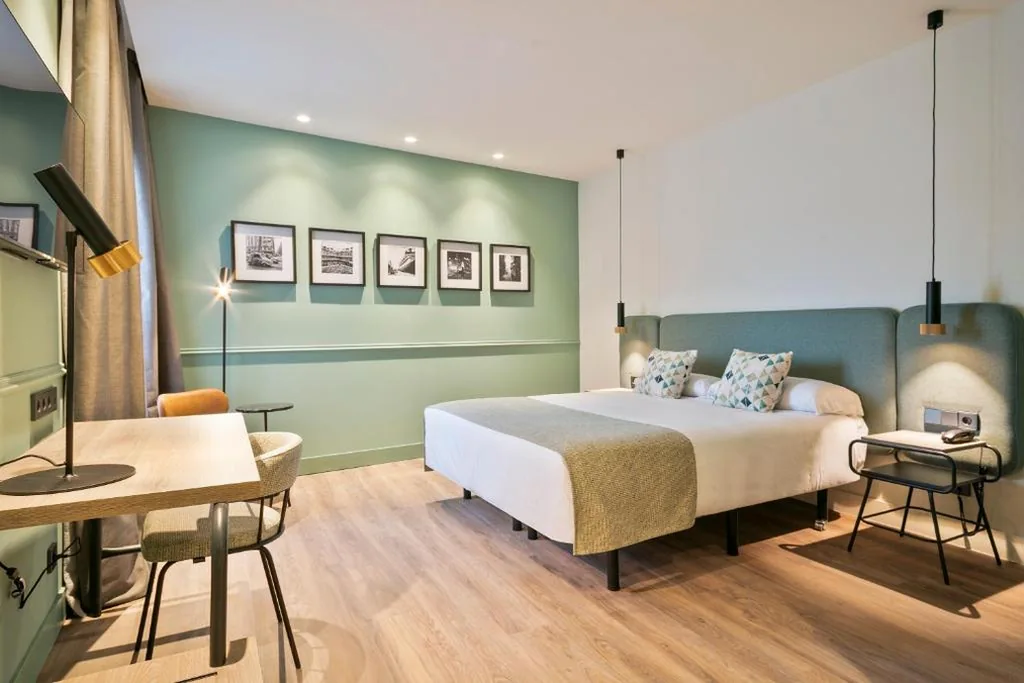 Chambre supérieure avec grand lit — Hotel Via Augusta