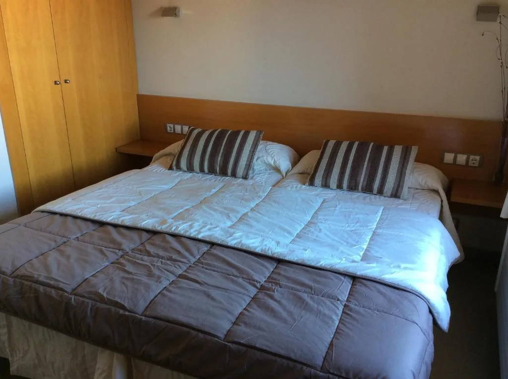 Tweepersoonskamer met 2 bedden — Hotel Viaurelia